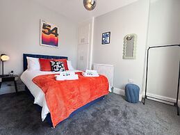 6 Bedroom Victorian Townhouse in Central Harrogate