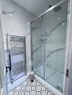6 Bedroom Victorian Townhouse in Central Harrogate
