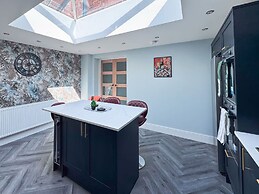 6 Bedroom Victorian Townhouse in Central Harrogate