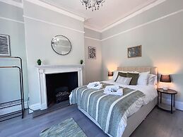 6 Bedroom Victorian Townhouse in Central Harrogate