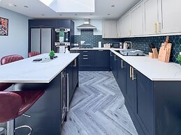 6 Bedroom Victorian Townhouse in Central Harrogate