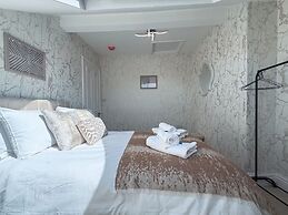 6 Bedroom Victorian Townhouse in Central Harrogate