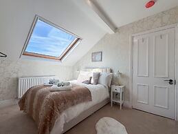 6 Bedroom Victorian Townhouse in Central Harrogate