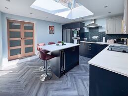 6 Bedroom Victorian Townhouse in Central Harrogate