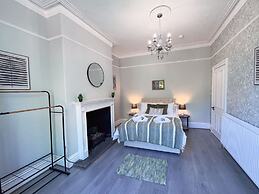 6 Bedroom Victorian Townhouse in Central Harrogate