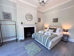 6 Bedroom Victorian Townhouse in Central Harrogate