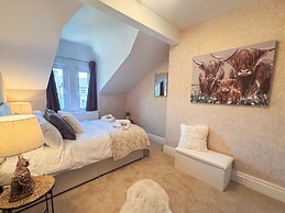 6 Bedroom Victorian Townhouse in Central Harrogate