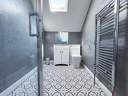 6 Bedroom Victorian Townhouse in Central Harrogate