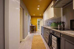 Central Harrogate 2 Bed Apartment With Patio