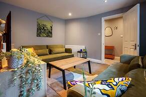 Central Harrogate 2 Bed Apartment With Patio