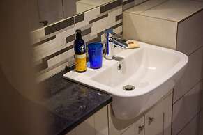 Central Harrogate 2 Bed Apartment With Patio