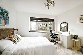 Windsor 5-bed House - Stroll to Castle - Sleeps 13