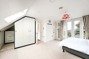 Windsor 5-bed House - Stroll to Castle - Sleeps 13