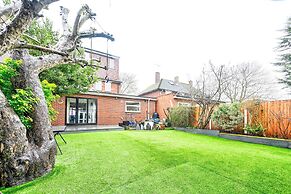 Windsor 5-bed House - Stroll to Castle - Sleeps 13