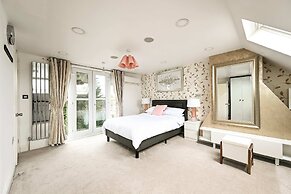 Windsor 5-bed House - Stroll to Castle - Sleeps 13