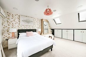 Windsor 5-bed House - Stroll to Castle - Sleeps 13