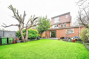 Windsor 5-bed House - Stroll to Castle - Sleeps 13