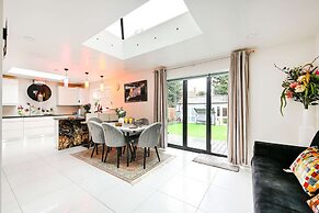 Windsor 5-bed House - Stroll to Castle - Sleeps 13