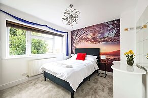 Windsor 5-bed House - Stroll to Castle - Sleeps 13