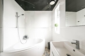 Windsor 5-bed House - Stroll to Castle - Sleeps 13