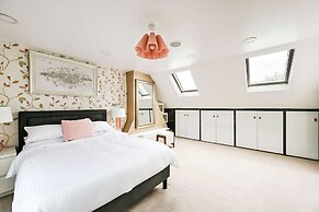 Windsor 5-bed House - Stroll to Castle - Sleeps 13