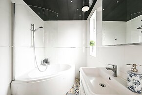 Windsor 5-bed House - Stroll to Castle - Sleeps 13