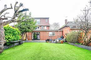 Windsor 5-bed House - Stroll to Castle - Sleeps 13