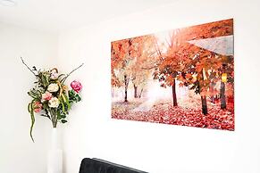 Windsor 5-bed House - Stroll to Castle - Sleeps 13