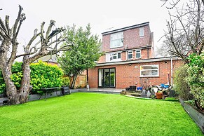 Windsor 5-bed House - Stroll to Castle - Sleeps 13
