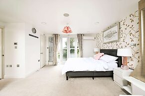 Windsor 5-bed House - Stroll to Castle - Sleeps 13