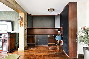 Windsor 5-bed House - Stroll to Castle - Sleeps 13