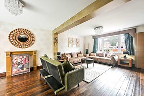 Windsor 5-bed House - Stroll to Castle - Sleeps 13