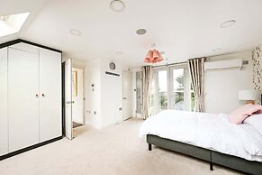 Windsor 5-bed House - Stroll to Castle - Sleeps 13