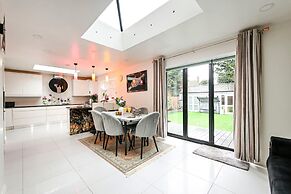 Windsor 5-bed House - Stroll to Castle - Sleeps 13