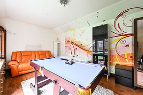 Windsor 5-bed House - Stroll to Castle - Sleeps 13