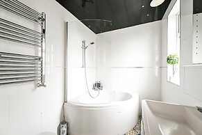 Windsor 5-bed House - Stroll to Castle - Sleeps 13