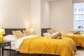 Central Leeds Apartment by Station - Sleeps 7