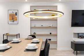 Central Leeds Apartment by Station - Sleeps 7