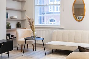 Central Leeds Apartment by Station - Sleeps 7