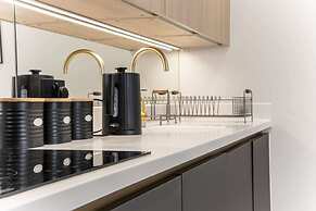 Central Leeds Apartment by Station - Sleeps 7