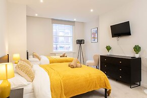 Central Leeds Apartment by Station - Sleeps 7