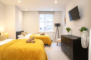 Central Leeds Apartment by Station - Sleeps 7