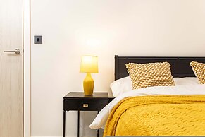Central Leeds Apartment by Station - Sleeps 7