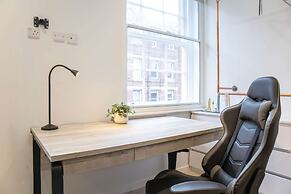 Central Leeds Apartment by Station - Sleeps 7