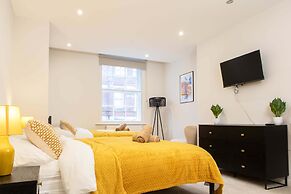 Central Leeds Apartment by Station - Sleeps 7