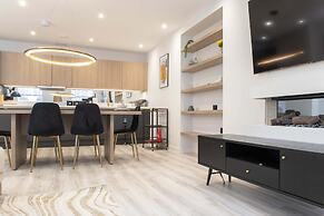 Central Leeds Apartment by Station - Sleeps 7