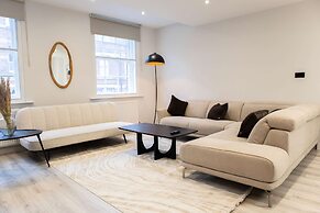 Central Leeds Apartment by Station - Sleeps 7