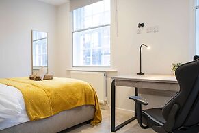 Central Leeds Apartment by Station - Sleeps 7