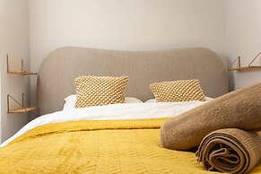 Central Leeds Apartment by Station - Sleeps 7