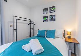 Seafront Penthouse w/ Balcony Central Brighton